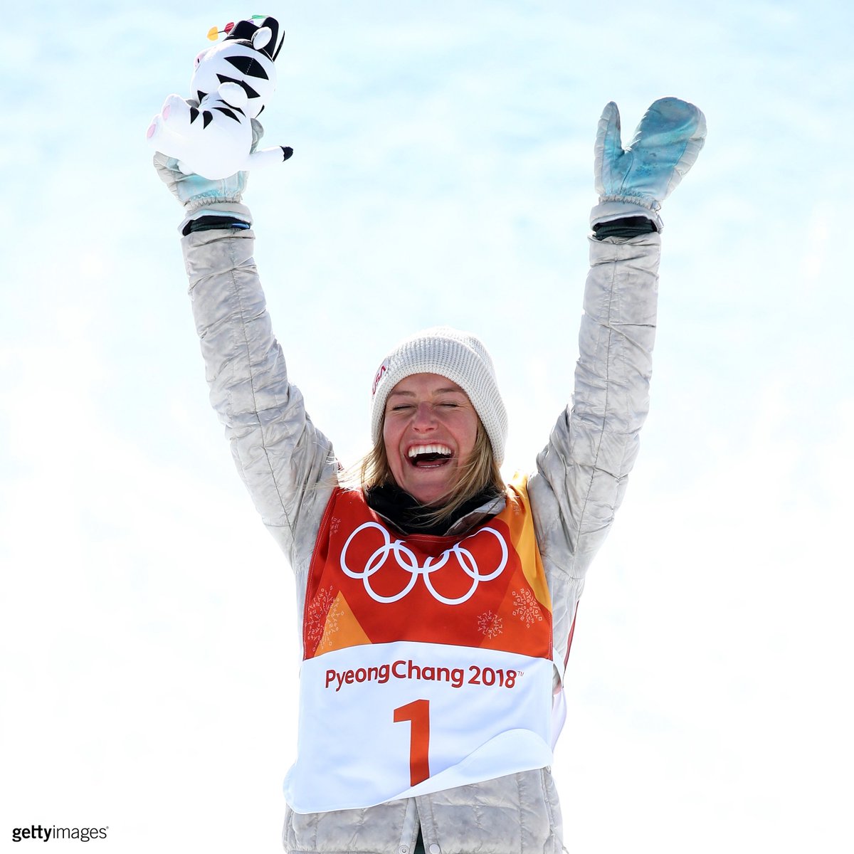TeamUSA's tweet photo. FOUR FOR FOUR! #TeamUSA is off to a strong start in snowboarding. 🥇🥇🥇🥇 https://t.co/sPyRjNi774