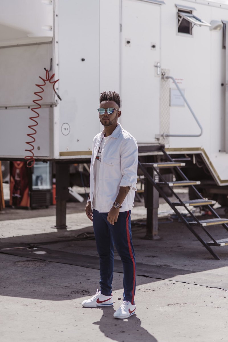 ChadSaaiman's tweet photo. Wore my V-Day outfit this weekend past. Bit early. But can you truly be too early or too late for Valentine’s Day? 🤔 Big love to all the lovers out there ❤️ #LoveEveryday #ValentinesDay #100Ways #RnBSinger #SendHerRosesJustBecause #RaybanSA 📸 @mars_digital https://t.co/jyuUnAnu0J