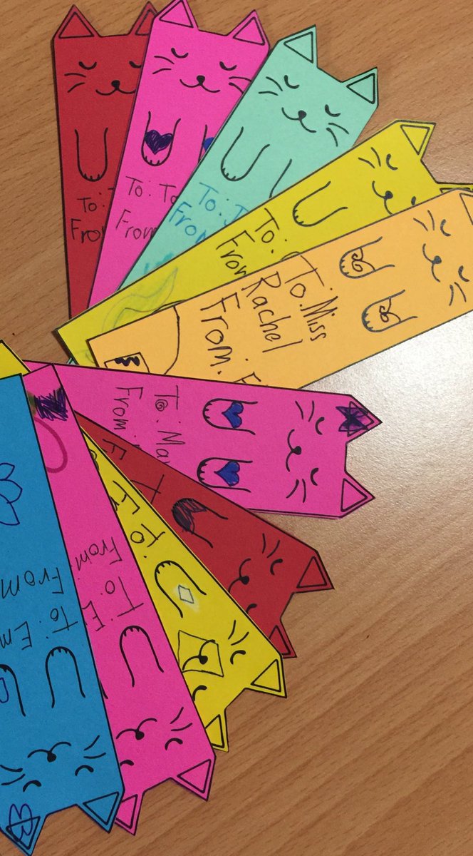 Making Valentine’s Day cat bookmarks! ❤️