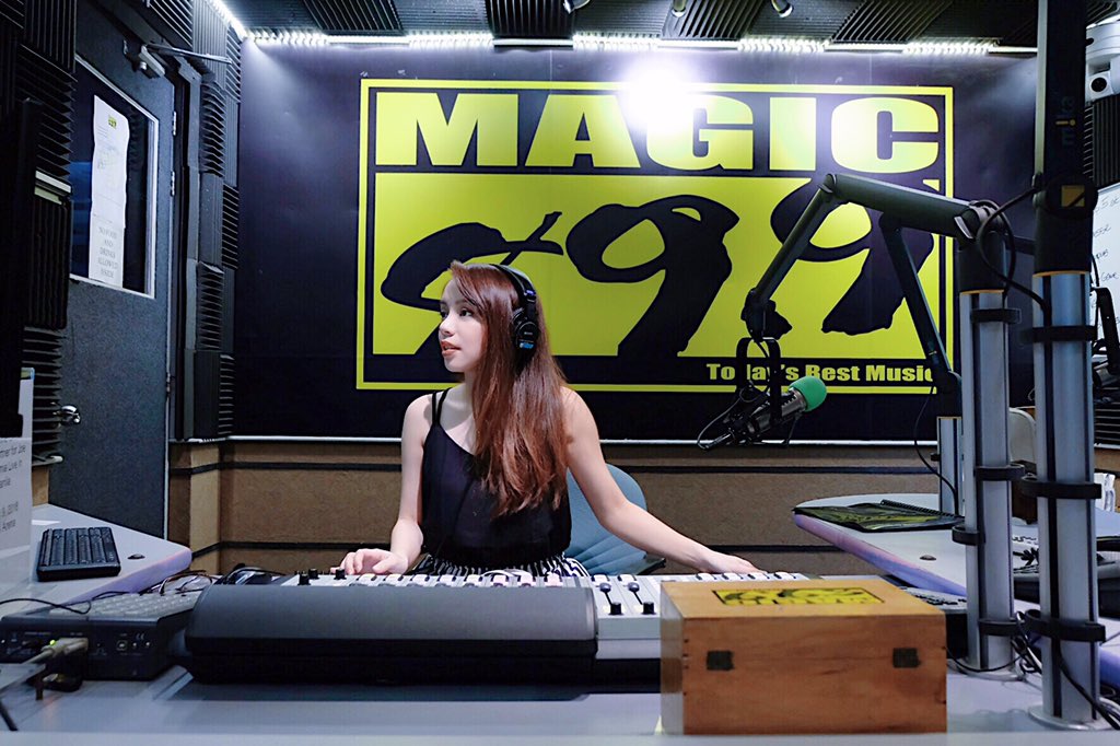 ashleysochan's tweet photo. Radio schedule up! Be my weekend date? I'm gonna be in the booth boogieing to the music. π
(Feb 17, 2018) Saturday: 3 - 6 PM
.
(Feb 18, 2018) Sunday 2 - 4 PM
#superhitweekend #magicuniversity #everythingsmagic #radio @Magic899 @juniorjocks899
π· | @debbie_then https://t.co/Rvn61k0QBL