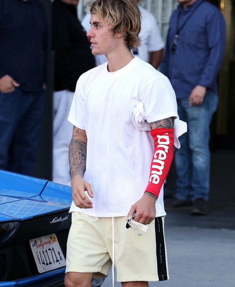 Lowkey Store Justin Bieber 着用 Supreme X Nike Nba Shooting Sleeve T Co 1wdqquv6ur ジャスティンビーバー ジャスティン シュプリーム Supreme