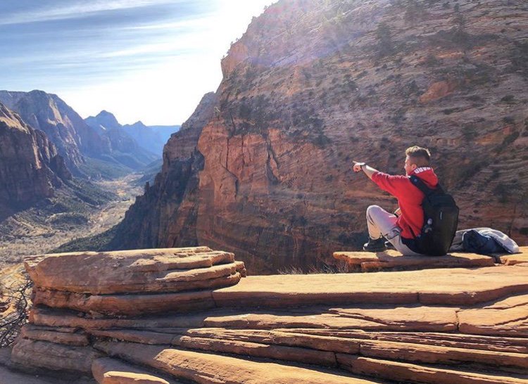 School_apply's tweet photo. When choosing your university and place to study, it is OK to feel overwhelmed. Remember to be true to yourself and follow your DREAMS. Success will be waiting for you if you point it out and go for it! 📸@the.american.boy
#SAbroad #studyabroad #university #dreams #choices https://t.co/ByIruklIUr