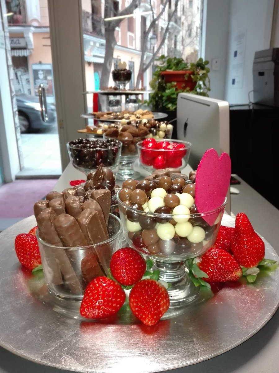 neolabels's tweet photo. Así celebramos #SanValentin2018 en #grupoNeo!! Mucho ❤❤❤❤ para todos! @neolabels @Visual_One1 @AgenciaIFW @marengodigital @PiensaNeo @sharemusic #pixelmapstudios https://t.co/Wg1Kw7mpzT