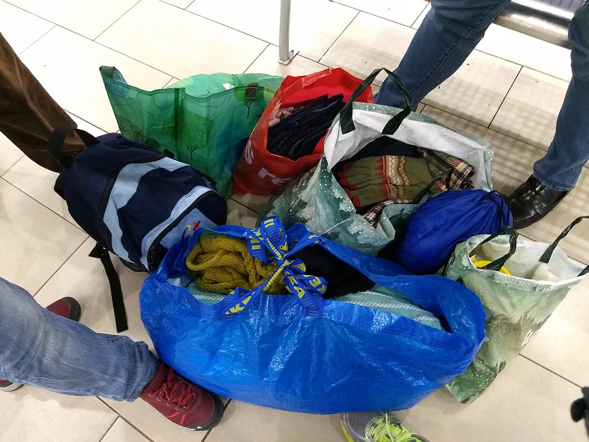 RedSolidariaEsp's tweet photo. Gracias a nuestros voluntarios que hacen posible nuestra ronda. Tanto los que donan, como los que salen a pie de calle. Gracias  corazones solidarios @HambreCero #DormirEnLaCalleMata #RedSolidaria https://t.co/6vp8GdJJzh