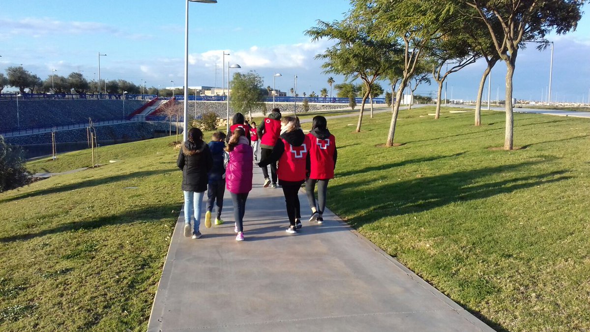 CruzRojaSevilla's tweet photo. Comenzamos la semana compartiendo con vosotros unas bonitas imágenes de la actividad de senderismo realizada con nuestros peques de #CRDosHermanas en ‘El Lago de la Vida’, donde han aprendido lo importante que es cuidar nuestro medio ambiente #FelizLunes https://t.co/SLFnEnDHIH