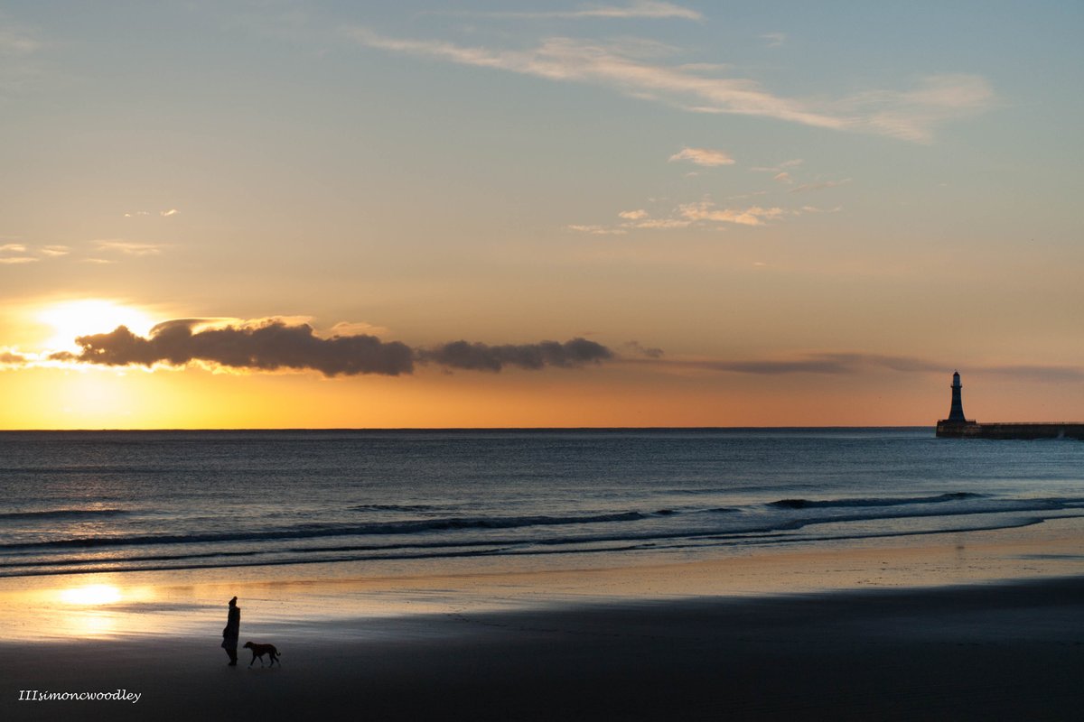 simoncwoodley's tweet photo. "Good Morning Monday" A Loweryesque figure and dog take a walk on the beach at Seaburn in Sunderland. @StormHour @EarthandClouds https://t.co/D5nWudhvMm