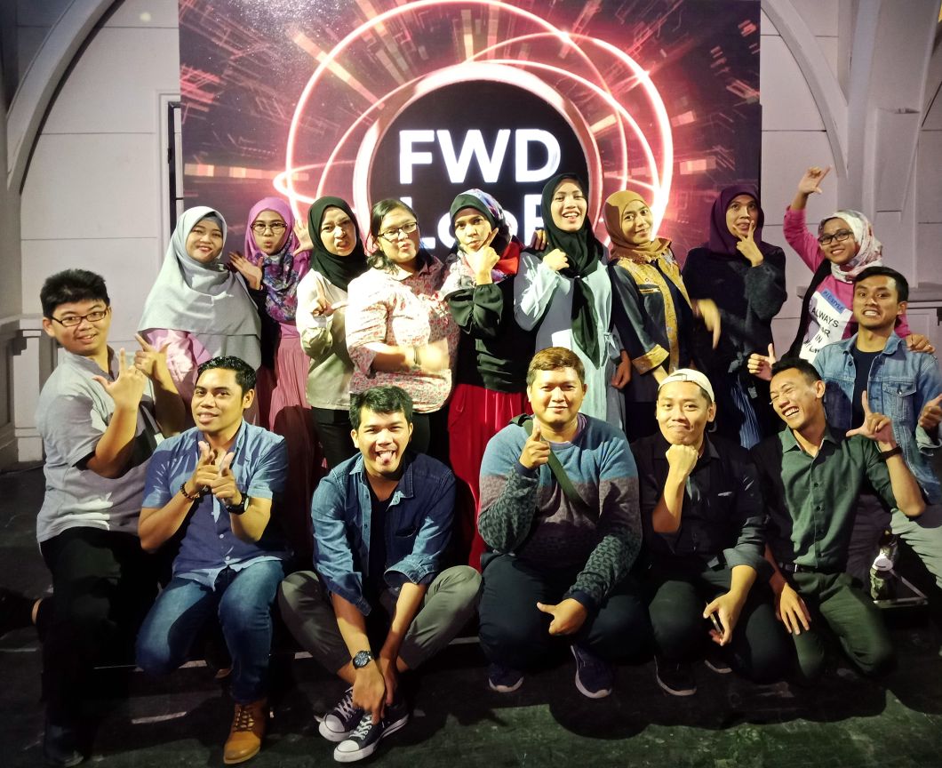 lidbahaweres's tweet photo. Terima kasih untuk teman-teman blogger yang telah menghadiri launching FWD Loop 🤗
#PilihFWDLooP #FWDBeda @FWDLife_ID https://t.co/jrWvIUoS1y