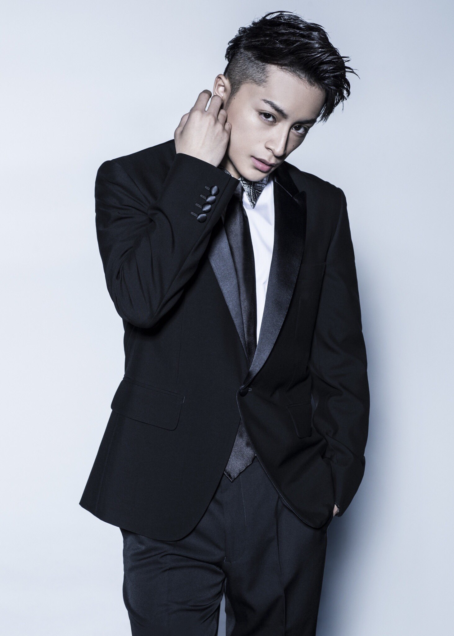 Generations公式アカウント 今夜25 38 26 08は Tbs 週刊exile 4週連続で Generations が登場 3年分の自撮り映像を公開 ナビゲーターは 白濱亜嵐 今夜も必見です ぜひご覧ください T Co Szivlywxsu Twitter