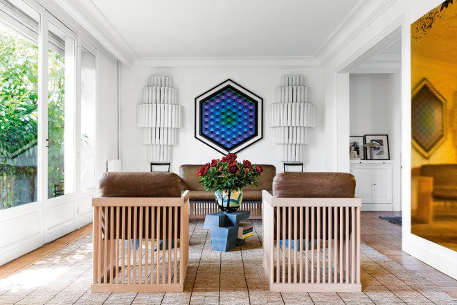 MostraAeP's tweet photo. Su @LivingCorriere la meravigliosa villa parigina di #GherardoFelloni, nella quale spiccano due opere di #DuccioMariaGambi: l'angoliera a specchio e il tavolino. Il #designer realizzerà 20 opere numerate e prodotte da #ARTIGIANATOEPALAZZO, per la #raccoltafondi #MuseodiDoccia https://t.co/4svfEb686Z