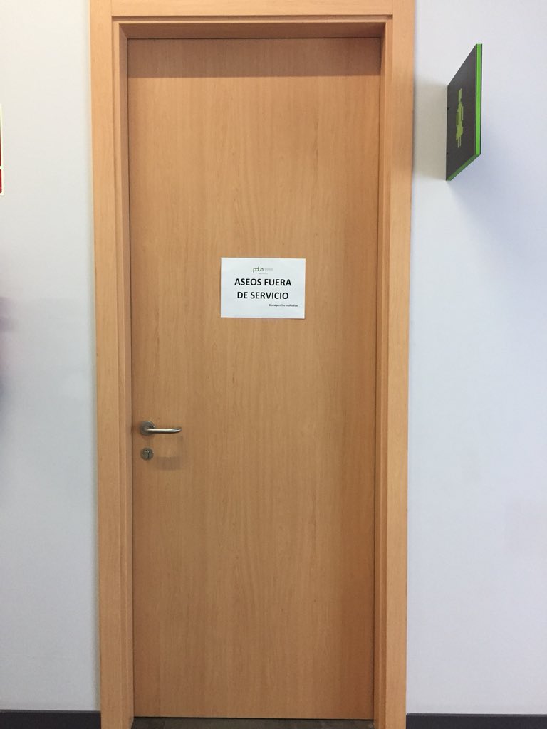 juuliamartiin's tweet photo. Really? @PoloDigitalMLG no internet no baños... NOS ESTÁN ECHANDO https://t.co/24yBNZCEOv