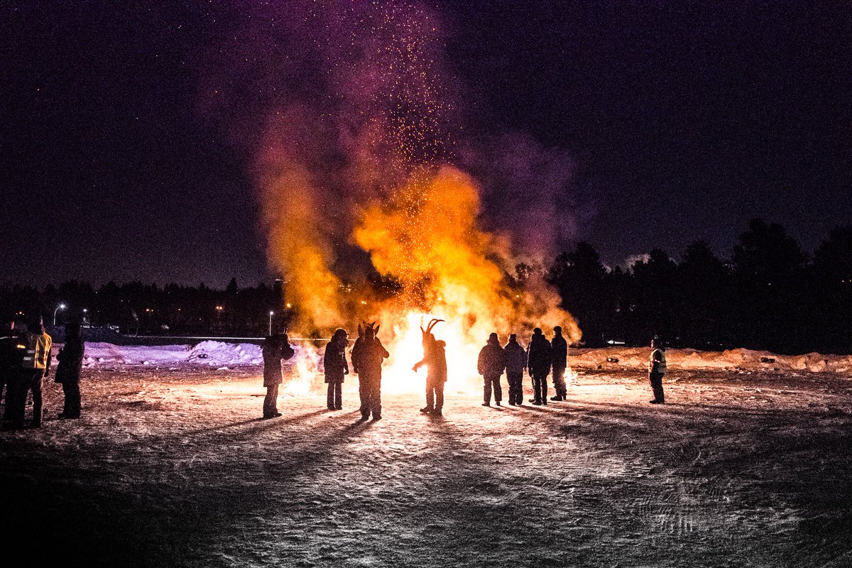 csorbapaints's tweet photo. Maybe not the #JOYMob @silverskate #ExploreEdmonton #firewalker @CityofEdmonton https://t.co/Vgn03Ds8R4