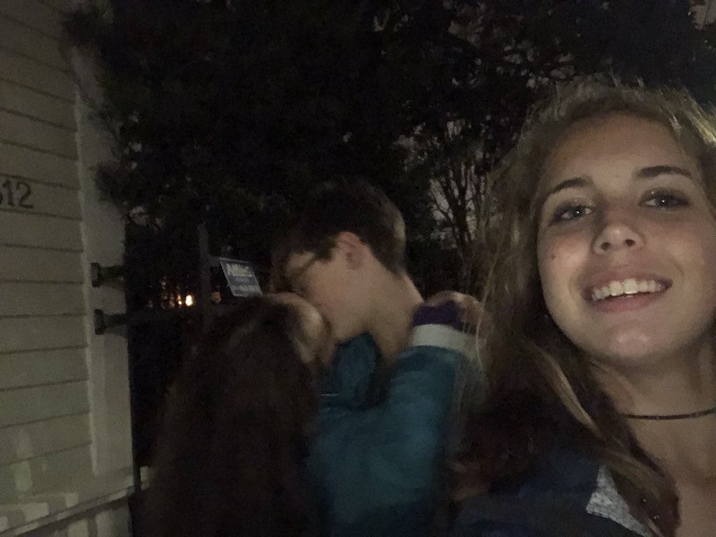 MGmakeouts69's tweet photo. Siblings? https://t.co/pRJU4g3UYV