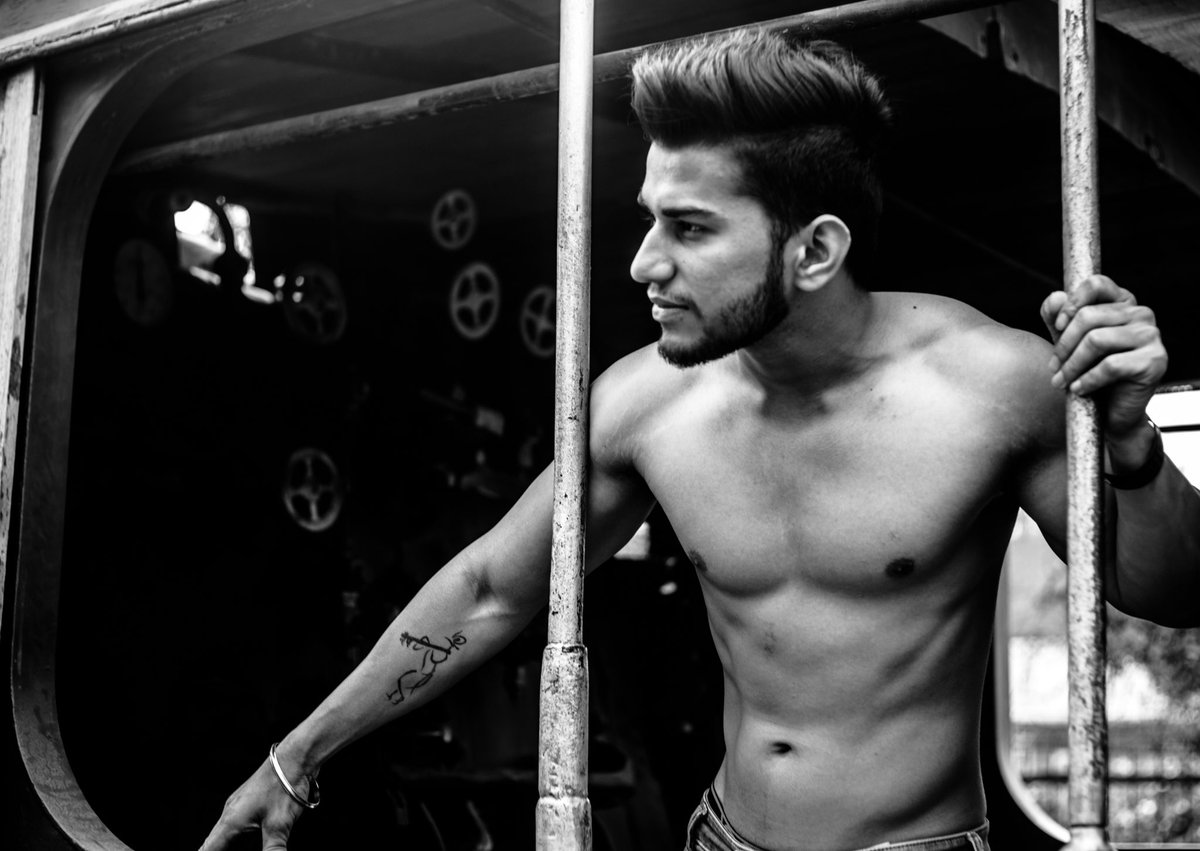 vikas1471996's tweet photo. Wait..Caption is loading 😂
#Photoshoots #rustymonochrome #AmazingIndians #believe #blackandwhite #Classic #IncredibleIndia https://t.co/4f6YbsS23t