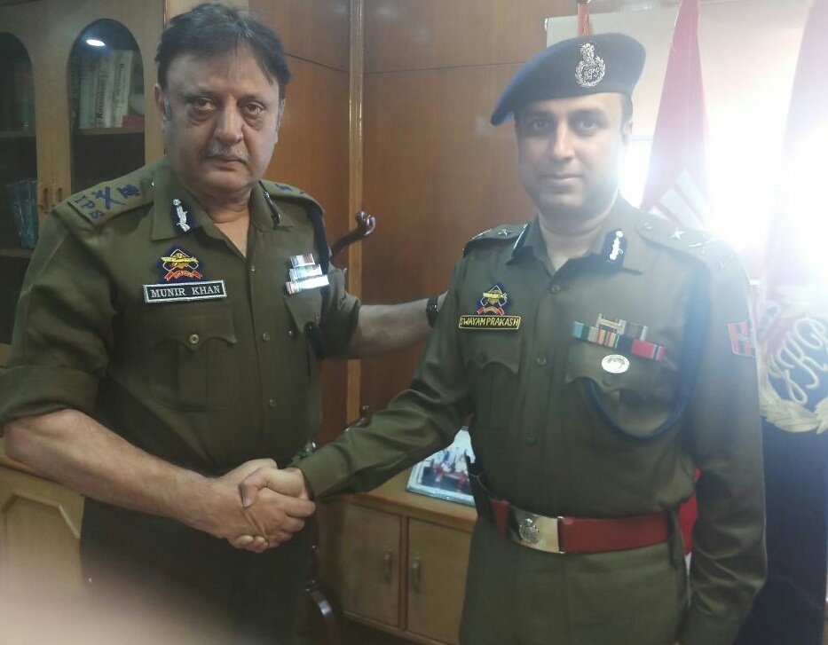 Sh SP Pani(IPS) took over the charge of Inspector General of Police Kashmir today.We wish him more success. @MehboobaMufti @spvaid @KashmirPolice @DigSkr @DIGBaramulla @DIGCKRSGR