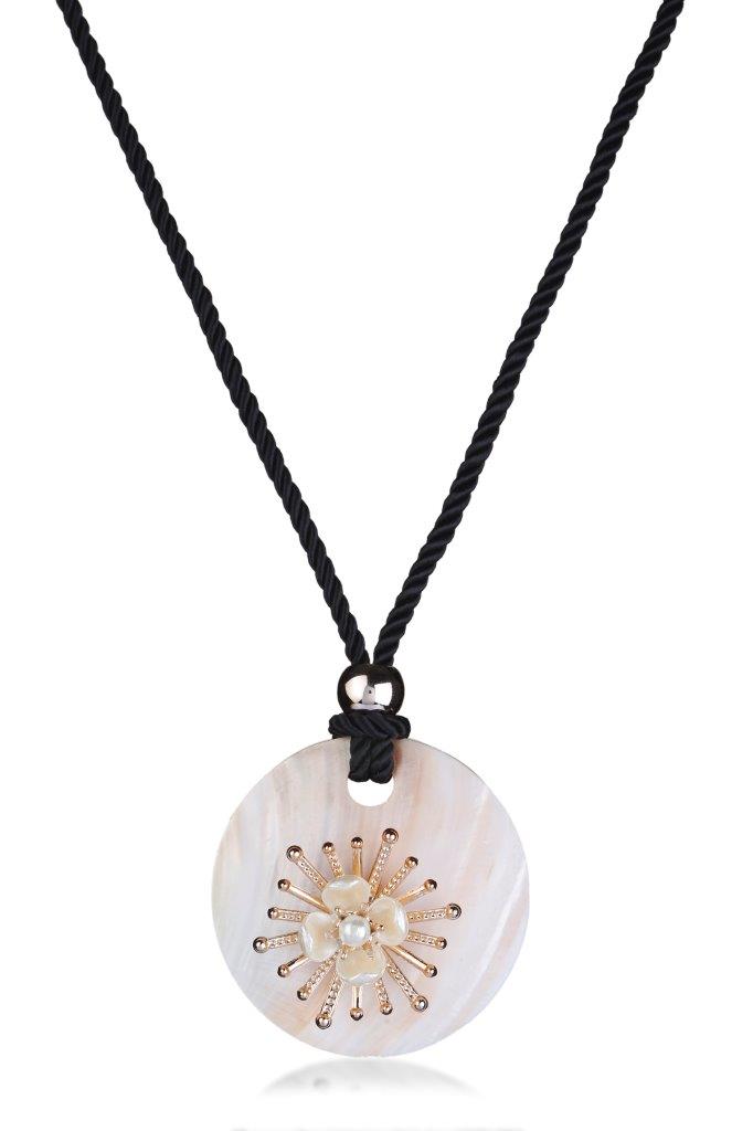 corbeda_fashion's tweet photo. #Corbedajewellery #pendant #threadpendant #shelves #shelvespendant #corbedafashion #corbeda #imitationjewellery @corbeda_fashion https://t.co/xKhfBxvp1r