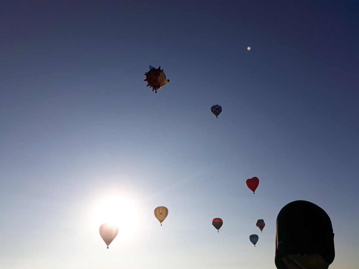 notchai__'s tweet photo. Home!
Salamat sa masayang gala girls! Tarlac-Pamapanga-Tarac sa loob ng 3 araw. Yes, kinaya po!😂 Sayang at di nakasama ang iba. Salamat @ei_tiqui para sa free Hotair Balloon Fiesta passes at sa pagampon samin. 😗

PS  Maalikabok lang po talaga😂

@TheReal_Wilmz @tinearcillas 🤗 https://t.co/VNI3dQqPq4