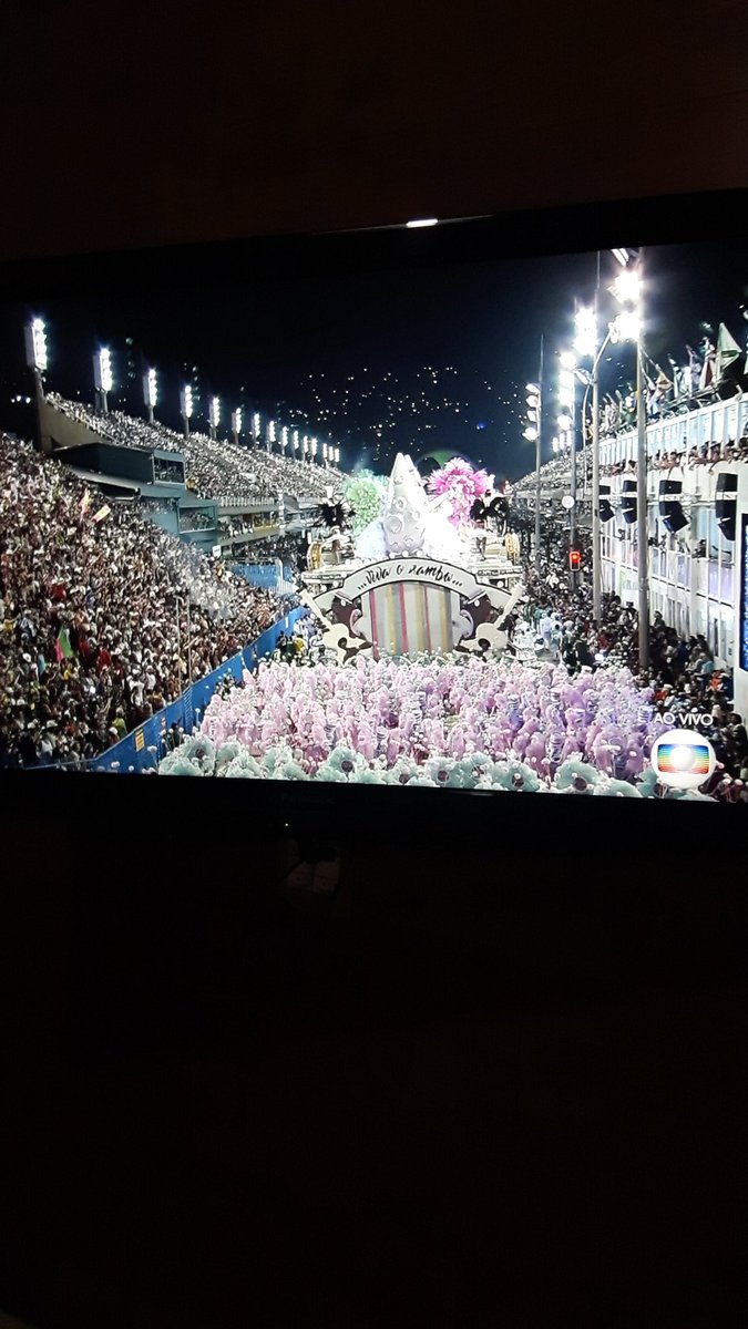 É pura energia! #Mangueira2018 #Sapucai #carnaval2018