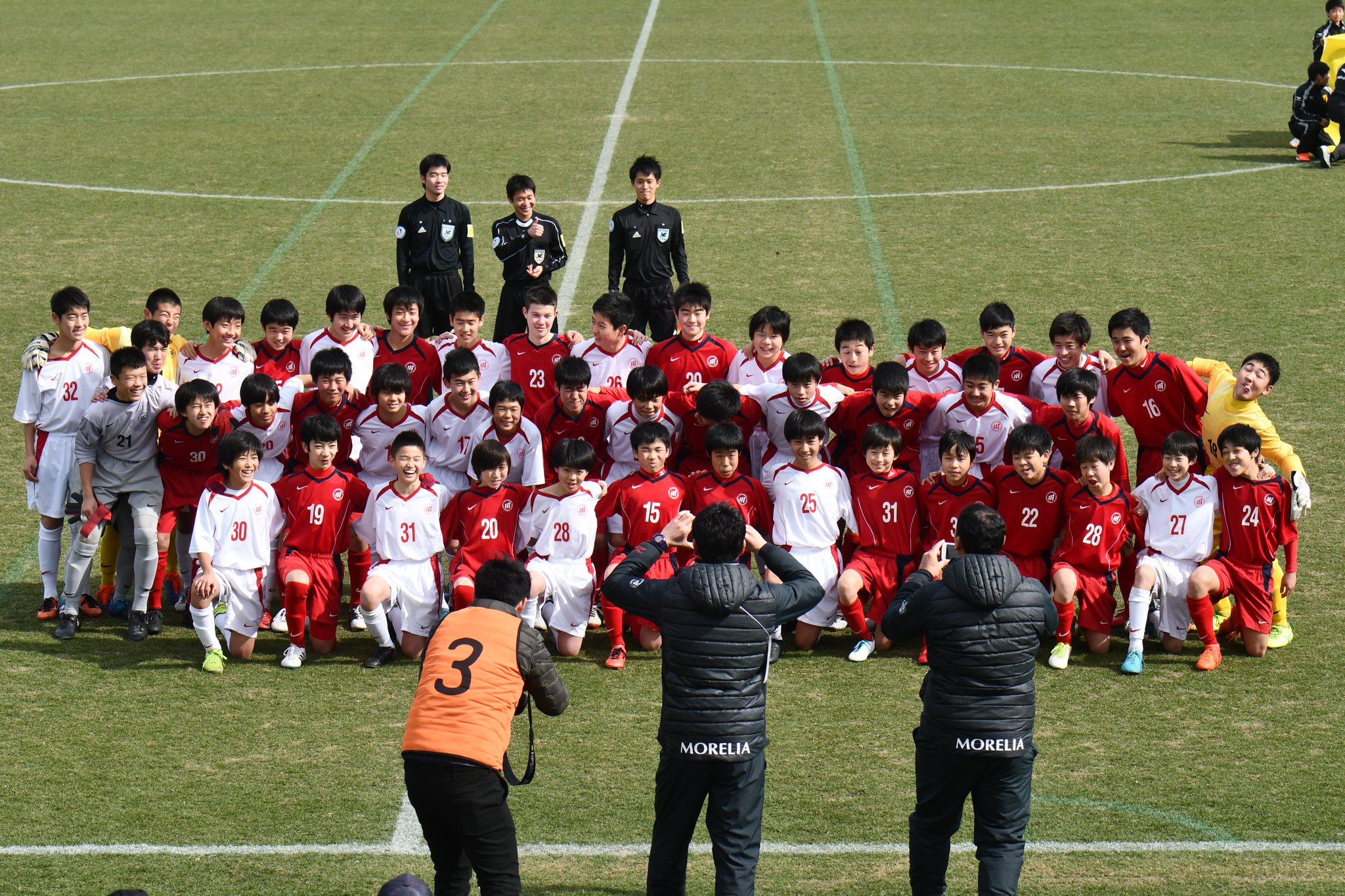 Jenga Maziro ハイライト 後半9分三菱養和sc巣鴨 左から26へファール気味な接触も巣鴨 が繋ぎ32が押し込む 同点に 痛んだ選手に気を取られ詳細不明 東京都クラブユースu 13選手権大会 決勝 2月12日 月祝 12 00 三菱養和 Sc調布ジュニアユース