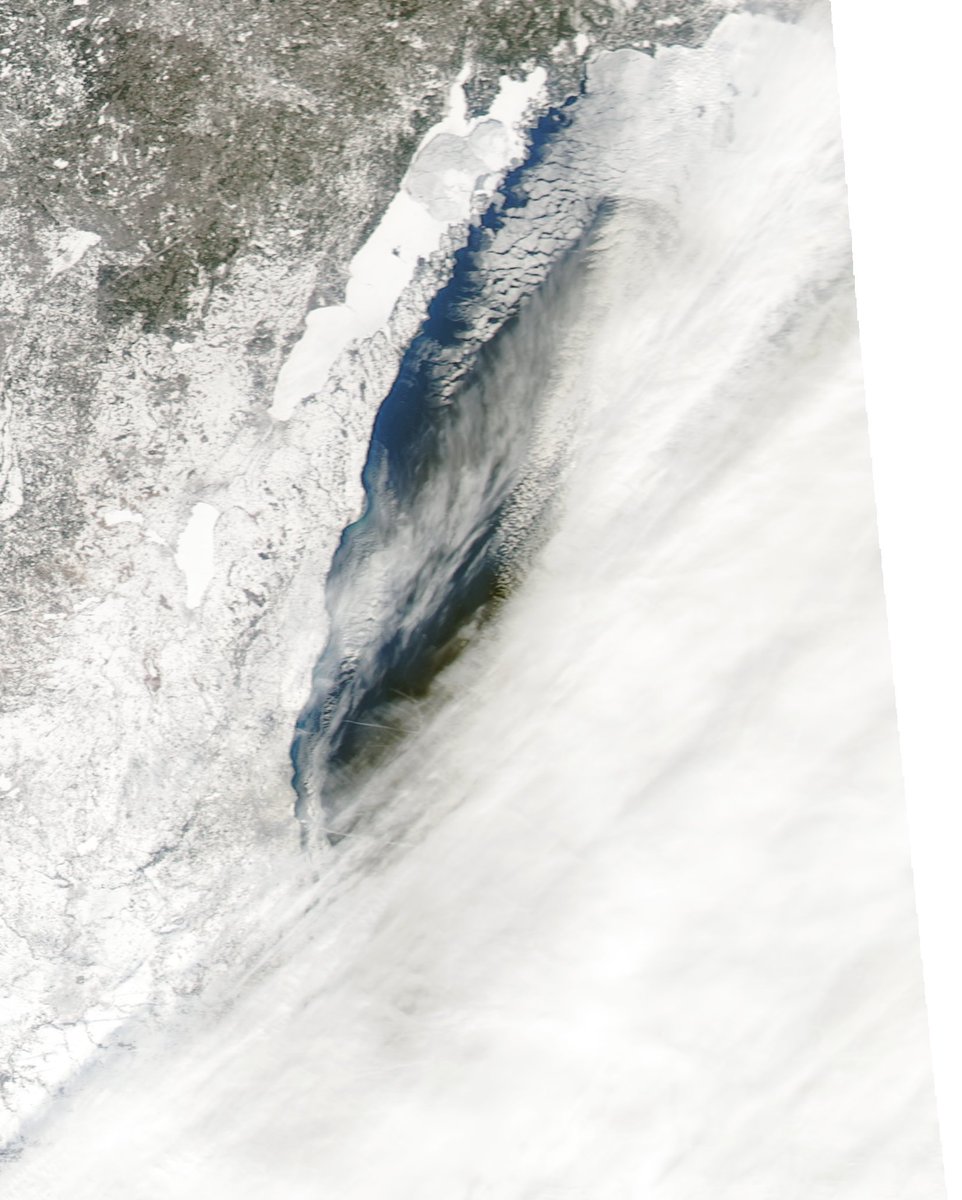 bsteffen's tweet image. #GreatLakes #ice cover is up to 69.1%, the 2nd highest % of ice cover for any Feb. 11 in the last 24 years.  The large increase is due to cold temps. (Chicago 8° colder than avg. for Feb. so far) and relatively light winds.  More here:  woodtv.com/blog/2018/02/1… #miwx #ilwx #wiwx