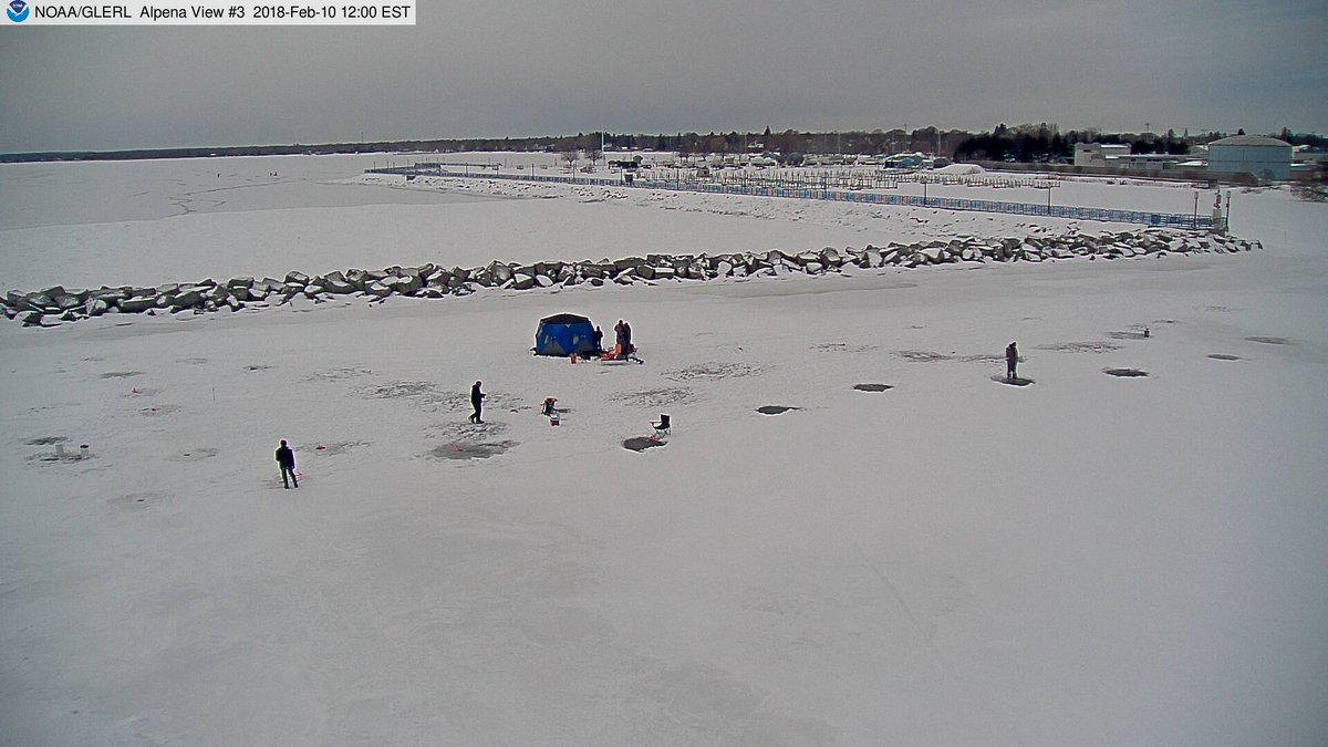 bsteffen's tweet image. #GreatLakes #ice cover is up to 69.1%, the 2nd highest % of ice cover for any Feb. 11 in the last 24 years.  The large increase is due to cold temps. (Chicago 8° colder than avg. for Feb. so far) and relatively light winds.  More here:  woodtv.com/blog/2018/02/1… #miwx #ilwx #wiwx