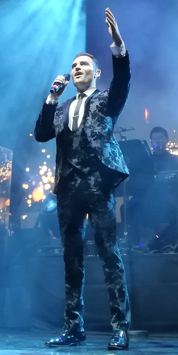 cape_kaz's tweet photo. Seems ages ago now since I snapped this opening night shot of @MichaelCollabro doing what he does best ๐ #CollabroHomeTour
If only we could do it all over again! ๐คท๐๐๐ถ๐ค๐๐ #singer #talent #boyband #collabrolove #amazing
Happy #MichaelMonday everyone ๐ https://t.co/F9BFl8zebV