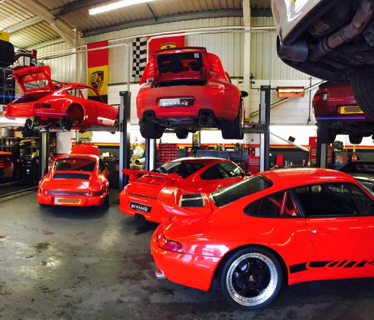 Strasseleeds's tweet photo. #MondayMotivation it’s all we need #Porsche #work #beauty all around #porsche #itsaredthing @RennPorsche @CarSnapped @cubasteve57 @oliveri_pablo @PorscheSauce @HA11NNH @pcgb @v8aholic @MillersOilsLtd @Fabspeed https://t.co/RFNWplK8iW