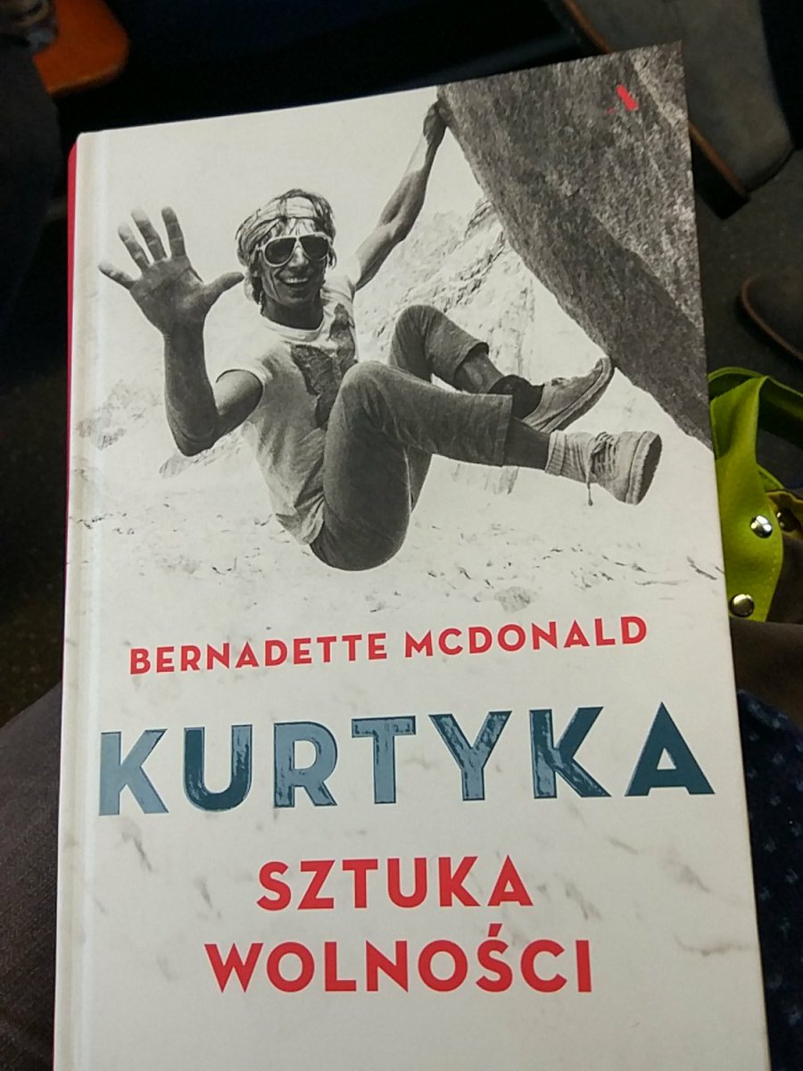 jasminarozanska's tweet photo. #readinglistpl książka do pociągu :) https://t.co/EvPnFxIxCx