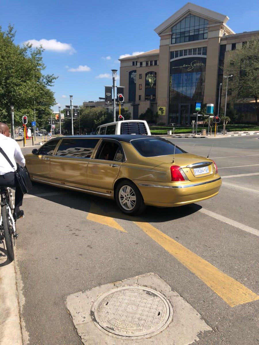 Candee_Leigh's tweet image. Woah, i just saw a  #GoldLimo in Sandton, what is this about now?