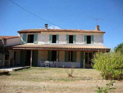 1st4FrenchProp's tweet image. Property in #Montguyon, #Poitou_Charentes, 231,000 euros  £204,989: Ref: PI20738LW; Character house with 4570m2 of land near Montguyon in the Charente Maritime. This spacious house is in a quiet hamlet position with very little passing traffic. ... dlvr.it/QG07Qz