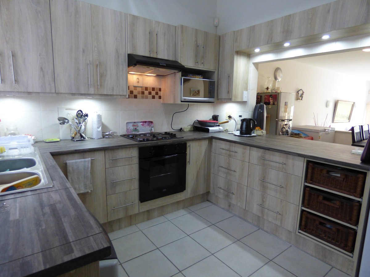 MFerreiraHar78's tweet photo. Two Bedroom Town House In Beach Road, Port Alfred with modern fitted kitchen. https://t.co/alny40twF0 #HarcourtsPortAlfred #LockUpAndGo #WellMaintainedComplex Call Mario Ferreira to view what this unit with beautiful view has to offer on 0828714441. https://t.co/8OYmbXbUKb