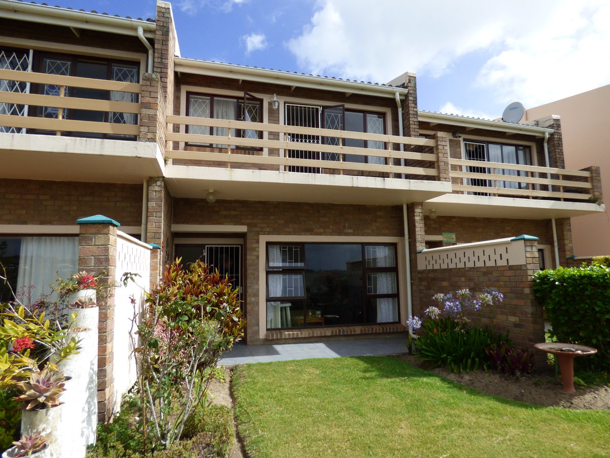 MFerreiraHar78's tweet photo. Two Bedroom Town House In Beach Road, Port Alfred with modern fitted kitchen. https://t.co/alny40twF0 #HarcourtsPortAlfred #LockUpAndGo #WellMaintainedComplex Call Mario Ferreira to view what this unit with beautiful view has to offer on 0828714441. https://t.co/8OYmbXbUKb