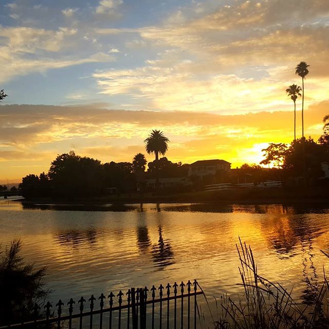 FrancesVessey's tweet photo. Dinner sunset views over the Gisborne river https://t.co/4oIhl2H8Zg