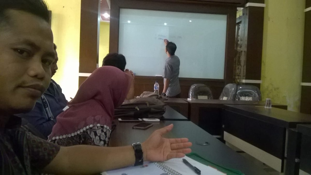 sutaya12's tweet photo. Rakor tim TPP @kec_tarik 
@karnosu7 
@abdulkhaliqstar 
@LailisCahyani https://t.co/gA3rQZK0HE