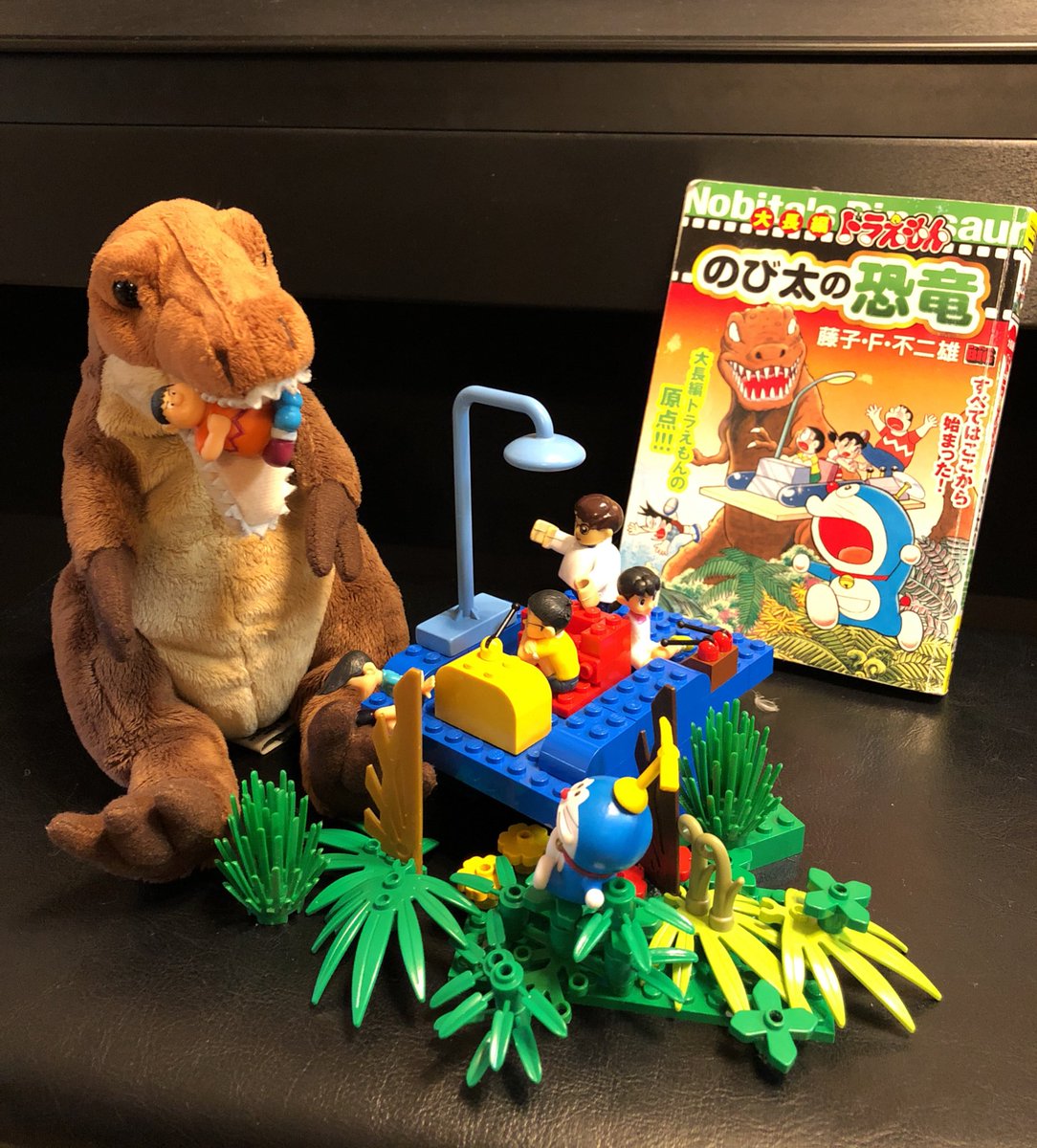カール 工作 Sur Twitter 昨日の息子作のタイムマシン 続きを作っていたみたい ティラノサウルスのぬいぐるみがぴったりすぎてwwそしてジャイアン これを見た夫は ジャイアン歌えー と言っていた 彼の歌は彼を救う W 星野源のドラえもん Continuesカフェ