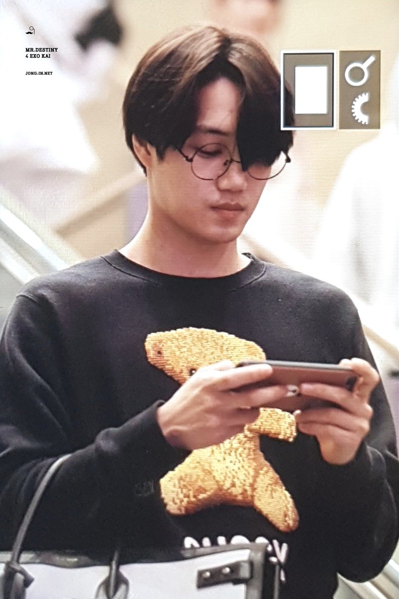 jonginnet's tweet photo. 180212 ICN 집중 집중 아기 곰도리...💤 사랑둥이야 정말😭

#iHeartAwards #BestFanArmy #EXOL @weareoneEXO https://t.co/GHpgqkvkSy
