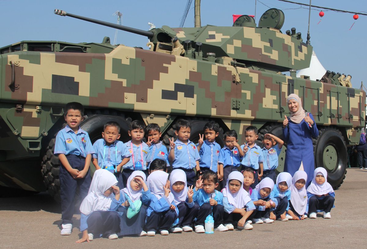 jm_zahid's tweet image. Terima kasih #FiestaNBOS 
Terima kasih #ATM 
Inilah generasi baru #SembrongKita 
Ds @HishammuddinH2O 
Datuk @onnhafiz 
@Vidyananthan 
@teoh53 
#teamjohor