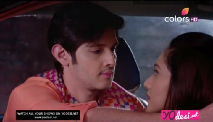 ColorsTV on Twitter: "Our cute couple Sameer & Sanjana truly make an adorable pair, don't you think? #HugDay #SasuralSimarKa @rohan4747 @KrissannB… https://t.co/uUCFXFsp4G"