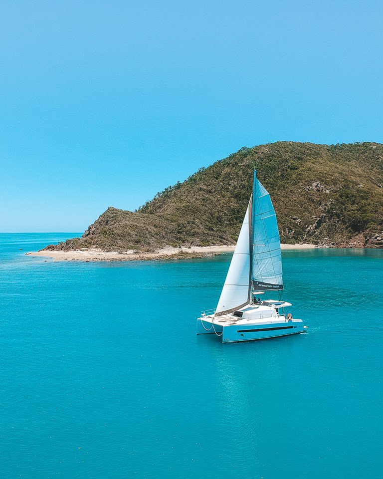 Beautiful pictures of the Bali 4.0 "Banjo" Bali 4.0 sailing in the Whitsundays. A Paradise!