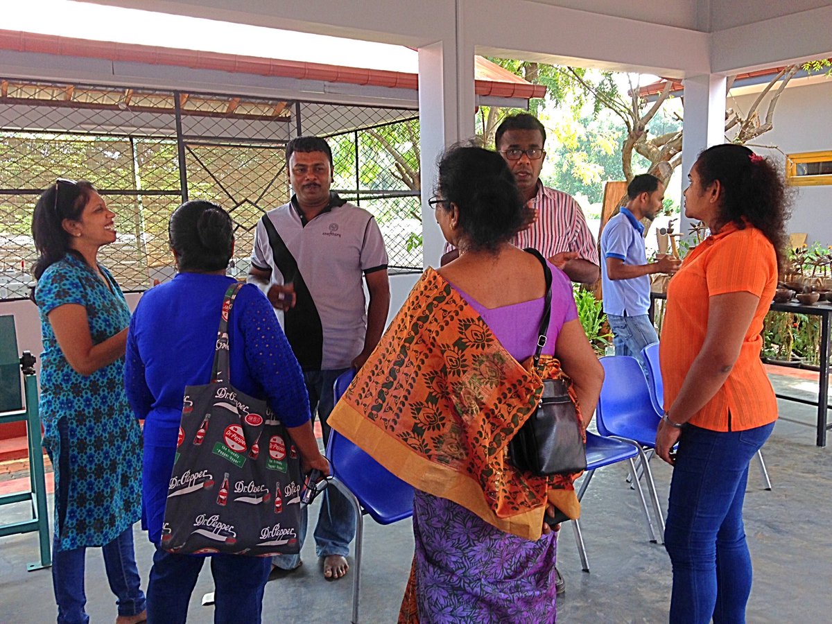 Hendryhelen's tweet image. #UNITERRA team visited to another site in #Jaffna where women engaged in a skill improvement training program #CoconutShells #handicraft #handmade #MCIC @wuscSL
