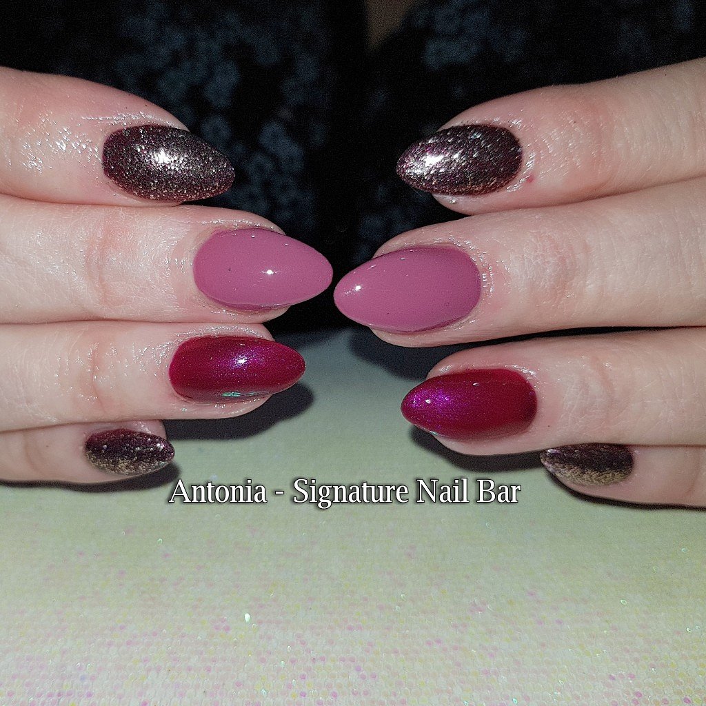 si9naturenails's tweet photo. 💅💅💅 #nailsbykaren #nailsbyantonia #signaturenailbar #SNB #sculptured #acrylics #nails #glitter #blackpoolnails #sculptured #gelbottleinc #gelpolish https://t.co/Iou0Ke57e0