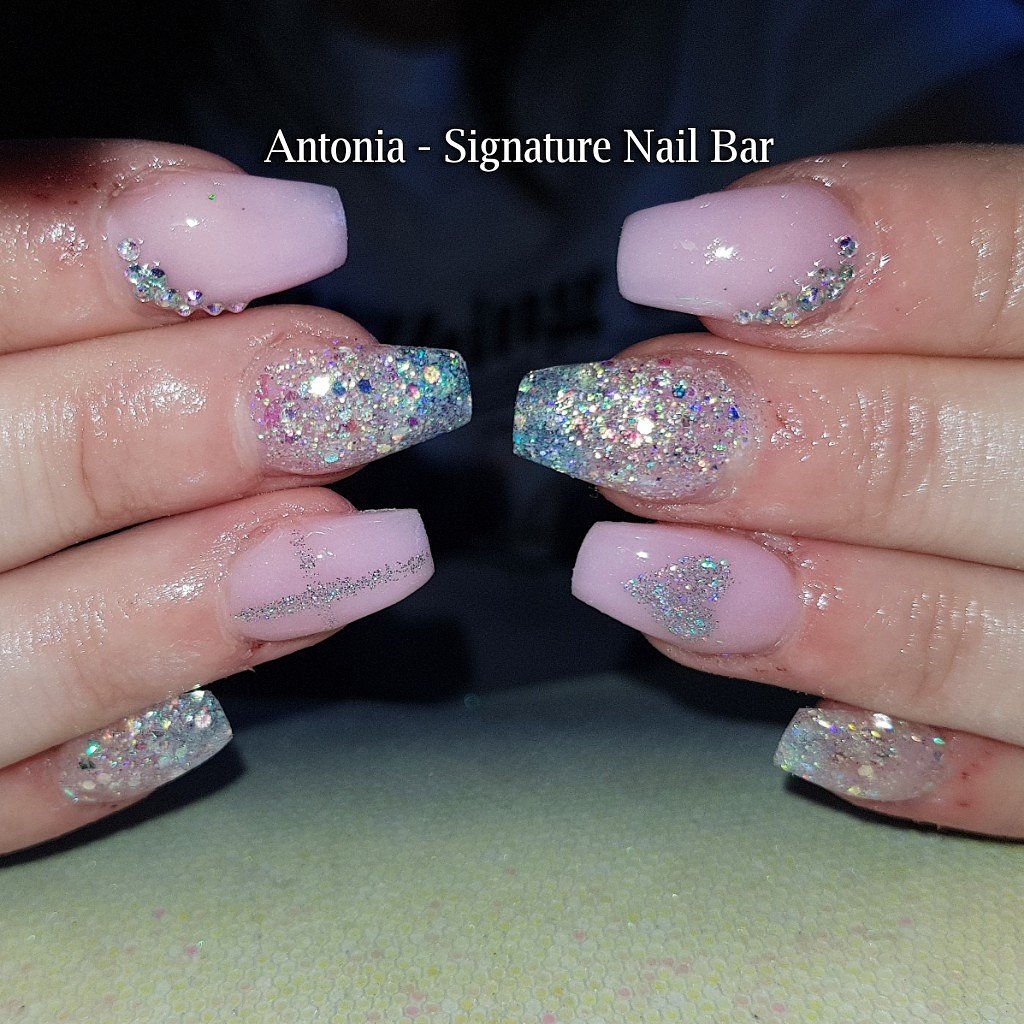 💅💅💅 #nailsbykaren #nailsbyantonia #signaturenailbar #SNB #sculptured #acrylics #nails #glitter #blackpoolnails #sculptured #gelbottleinc #gelpolish