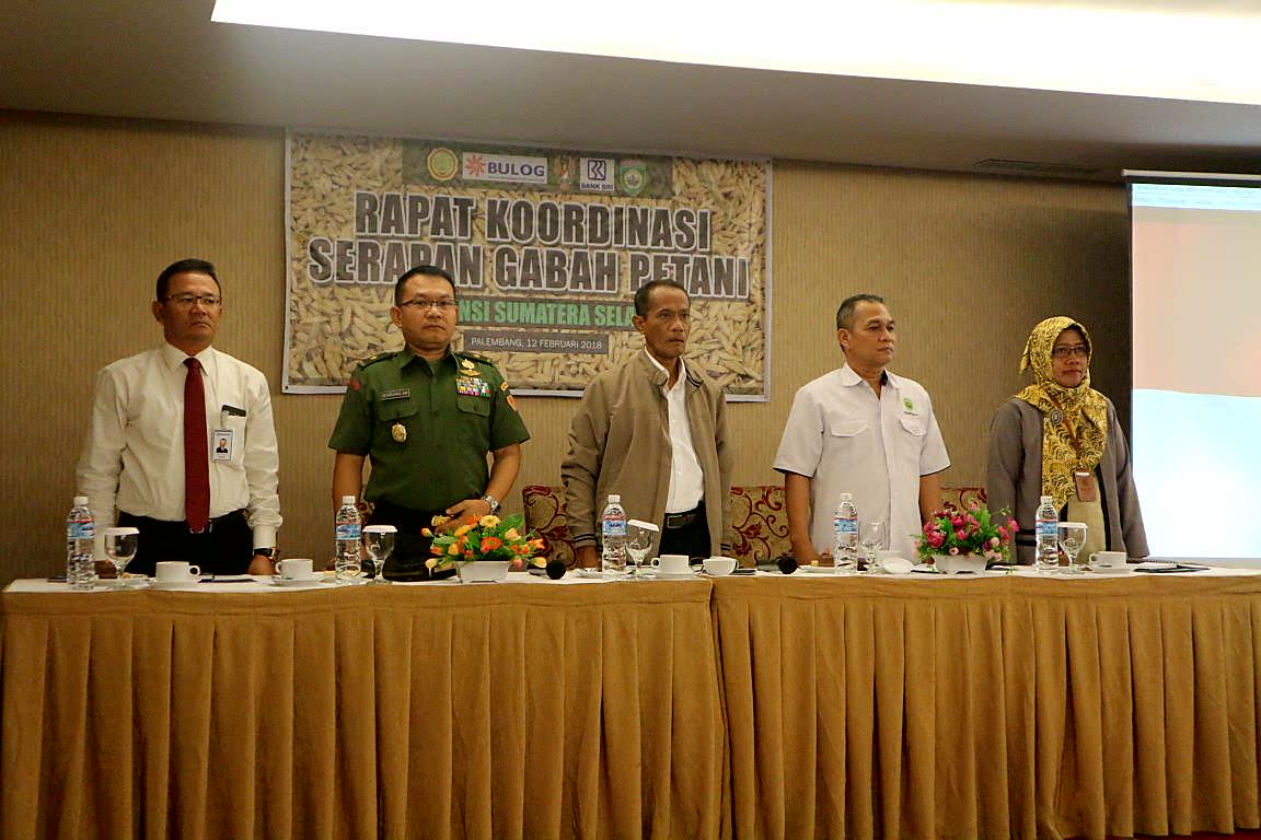 BadanPangan's tweet photo. Kepala BKP @kementan pimpin Rapat Koordinasi Serapan Gabah Petani @SumateraSelatan di Kota Palembang.
@bulog @tni_ad @BANKBRI_ID
#KementanPanenRaya #Sergab #Gabah #Beras #PetaniSejahtera #StokPanganAman #HargaPanganStabil https://t.co/7aF56TKKE5