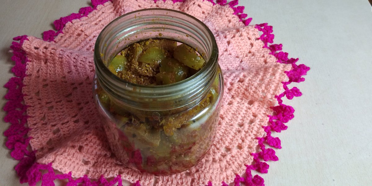 alpanasd's tweet photo. Nice receipes by #chef @BhadouriaPankaj at #KalaGhodaArtsFestival #HTKGAF18 during #food event at #westside #mumbai. Veg variation of #kabab from Lucknow for the #green Theme. Pleasure meeting. Here I made Amla (Indian #Gooseberry) #pickle today. #culinary #taste #gourmet https://t.co/Rh7ZMQ2Axw