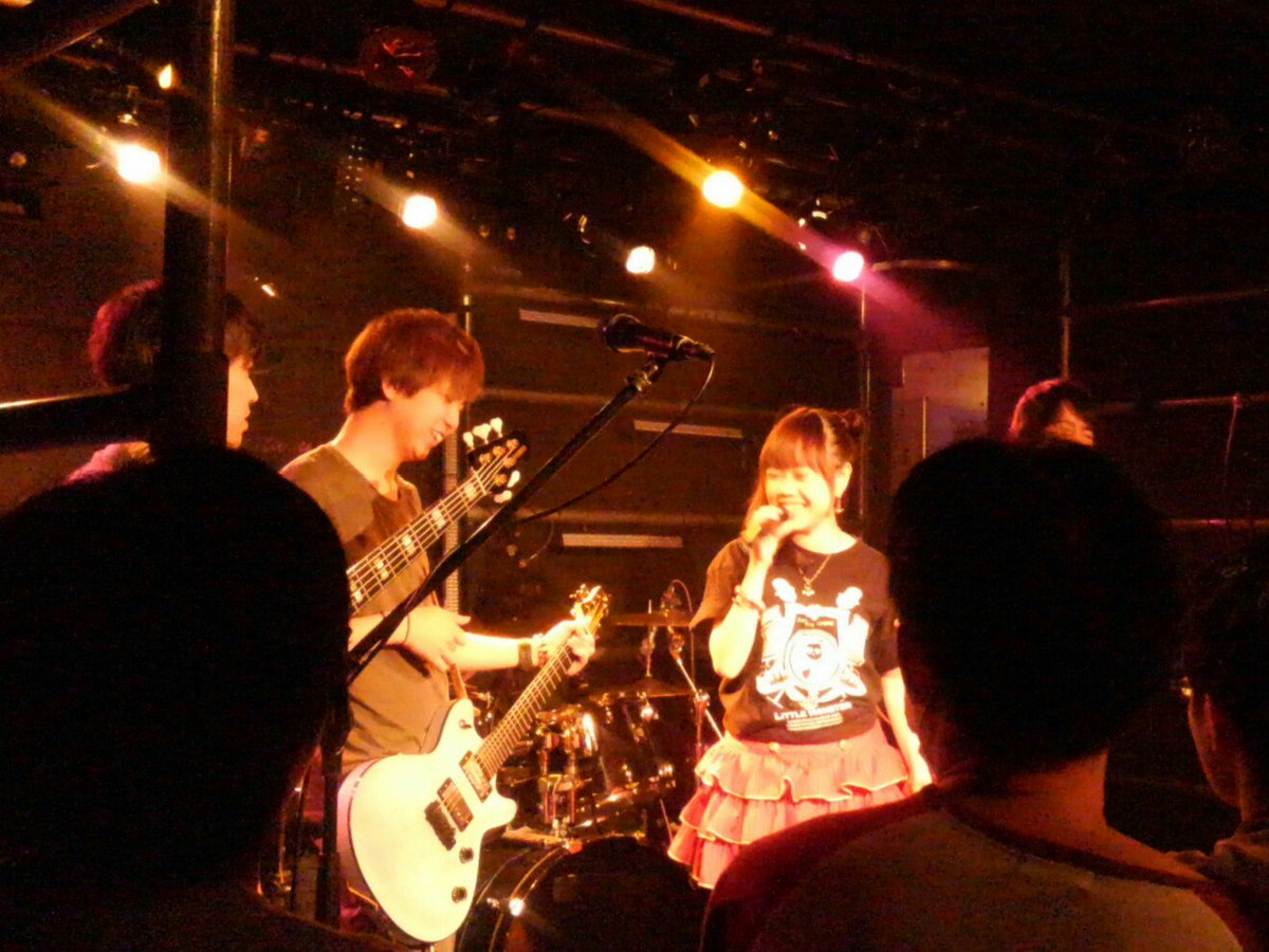 kuronico's tweet photo. アニソンバンドアカデミー
～Distortion Princess～
堺筋本町  club MERCURY

「ヒラノス」
Vo.の桜咲真理さんがお休みやったのは残念でしたが、他のバンドのVo.さんとの豪華共演でした
写真は仲良し桜咲さんのピンチを助けにきたあー言えばオーイェー‼のヒーローとヒロイン
#アニバカDP  #エモい https://t.co/hhx1Wc9Y9U
