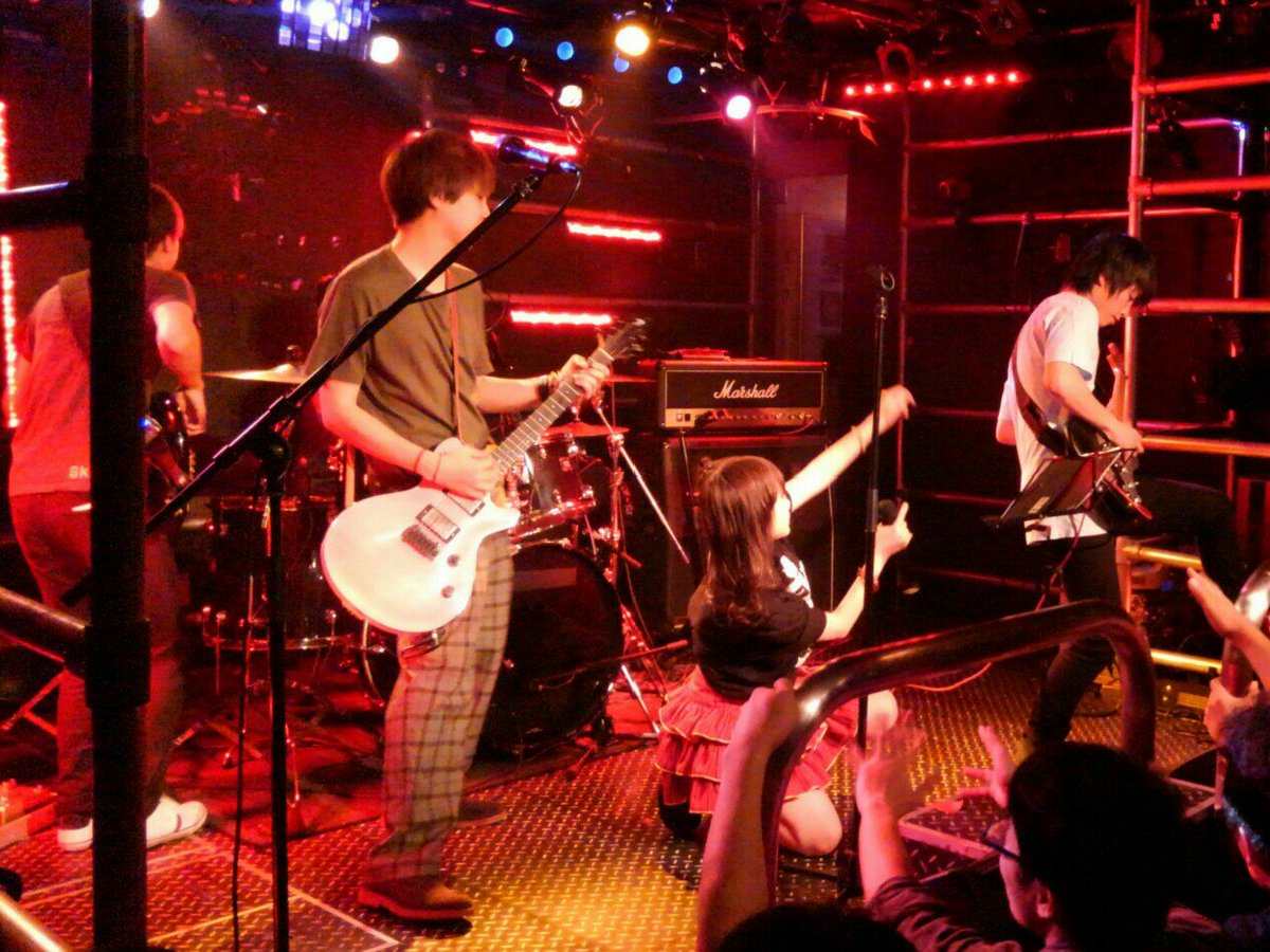 kuronico's tweet photo. アニソンバンドアカデミー
～Distortion Princess～
堺筋本町  club MERCURY

「ヒラノス」
Vo.の桜咲真理さんがお休みやったのは残念でしたが、他のバンドのVo.さんとの豪華共演でした
写真は仲良し桜咲さんのピンチを助けにきたあー言えばオーイェー‼のヒーローとヒロイン
#アニバカDP  #エモい https://t.co/hhx1Wc9Y9U