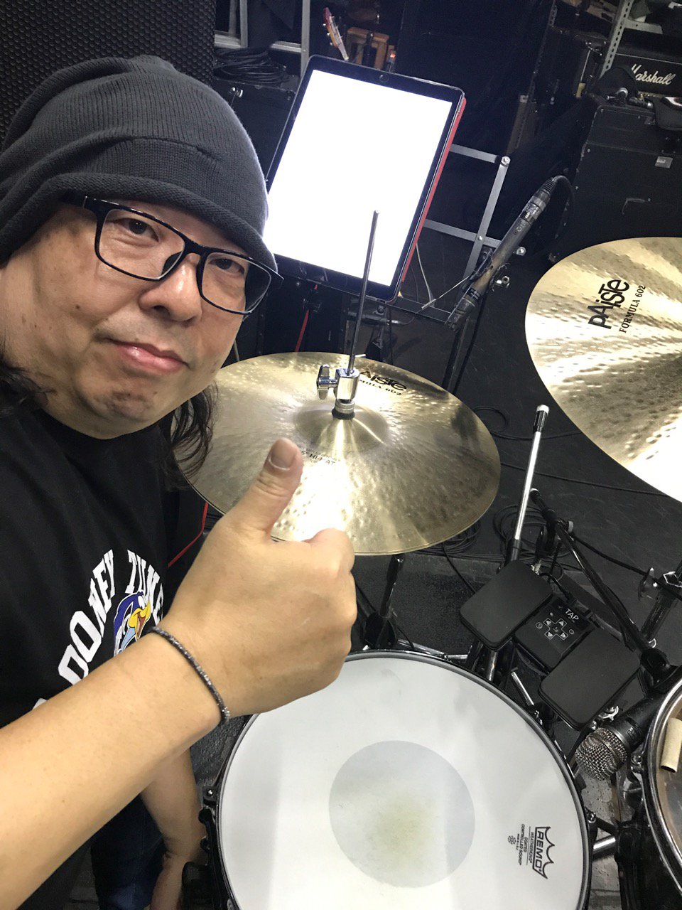 ちょっと面白い楽器店あぽろん No Twitter すかんち Rolly Glimrockersなどで活躍されているプロドラマー 小畑ポンプ様 あぽろんオリジナル商品 Airturn をご愛用頂いております ご愛用頂きありがとうございます プロドラマーの演奏を支える ちょっと面白い楽器店あぽろん No Twitter すかんち Rolly Glimrockersなどで活躍されているプロドラマー 小畑ポンプ様 あぽろんオリジナル商品 Airturn をご愛用頂いております ご愛用頂きありがとうございます プロドラマーの演奏を支える