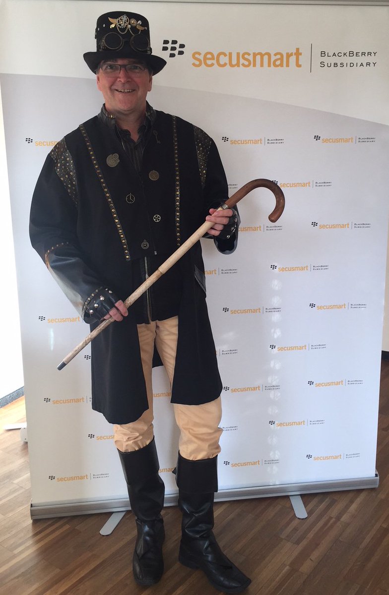 SwenjaHintzen's tweet photo. Happy Carnival from the #Secusmart team in Düsseldorf, Germany to the whole @BlackBerry team! @Alex_Thurber @erdmann_chris - thanks to Uwe Martin for the pic - #Helau and #Alaaf https://t.co/2THSKrCIbJ