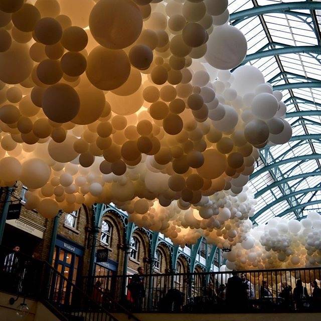 CGdrawing's tweet photo. ☆☆☆☆☆☆☆☆☆☆
Set up a balloon cloud with 100000 balloons. 
French artist Charles petillion. https://t.co/CcU2FnctXk