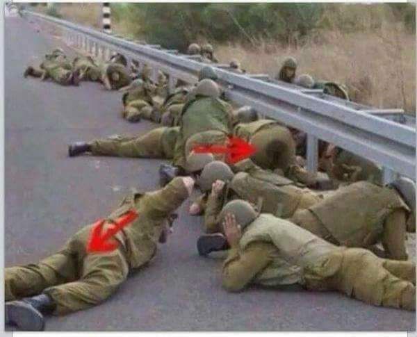 هنا #اليمن (أصل العرب) يامدعين العروبة
ونوجة الرسالة للحكومة #إسرائيلية
1)هؤلاء هن اخوات الرجال تأخذ صورة امام قصف طائرات الخزي والعار للعدوان
2)وهؤلاءجنود العدواالاسرائيل منبطحين خوفاوذعرا من سماع صاروخ كاتيوشا للمقاومة
ماذاسيكون الموقف عندوصول البراكين اليمانية اليهم
#هو_الله