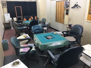 kure_miyako's tweet photo. 【ゲーム代】

☆フリー☆ 三人麻雀／1回
¥500/一般
¥400/学生
¥400/女性

☆セット☆ 1卓1時間
¥1,000/一般

☆麻雀教室☆ 開催時間：12時～17時
※要予約
¥2,000/一般 https://t.co/7u6k4ak8P8